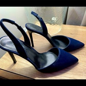 Banana Republic navy calf hair pump. Never worn.